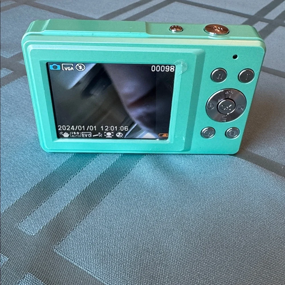 Vivitar Popsnap Compact Digital Camera blue green